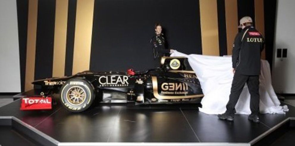 Foto: Raikkonen y Grosjean descubren el nuevo Lotus E20, también con un escalón en el morro