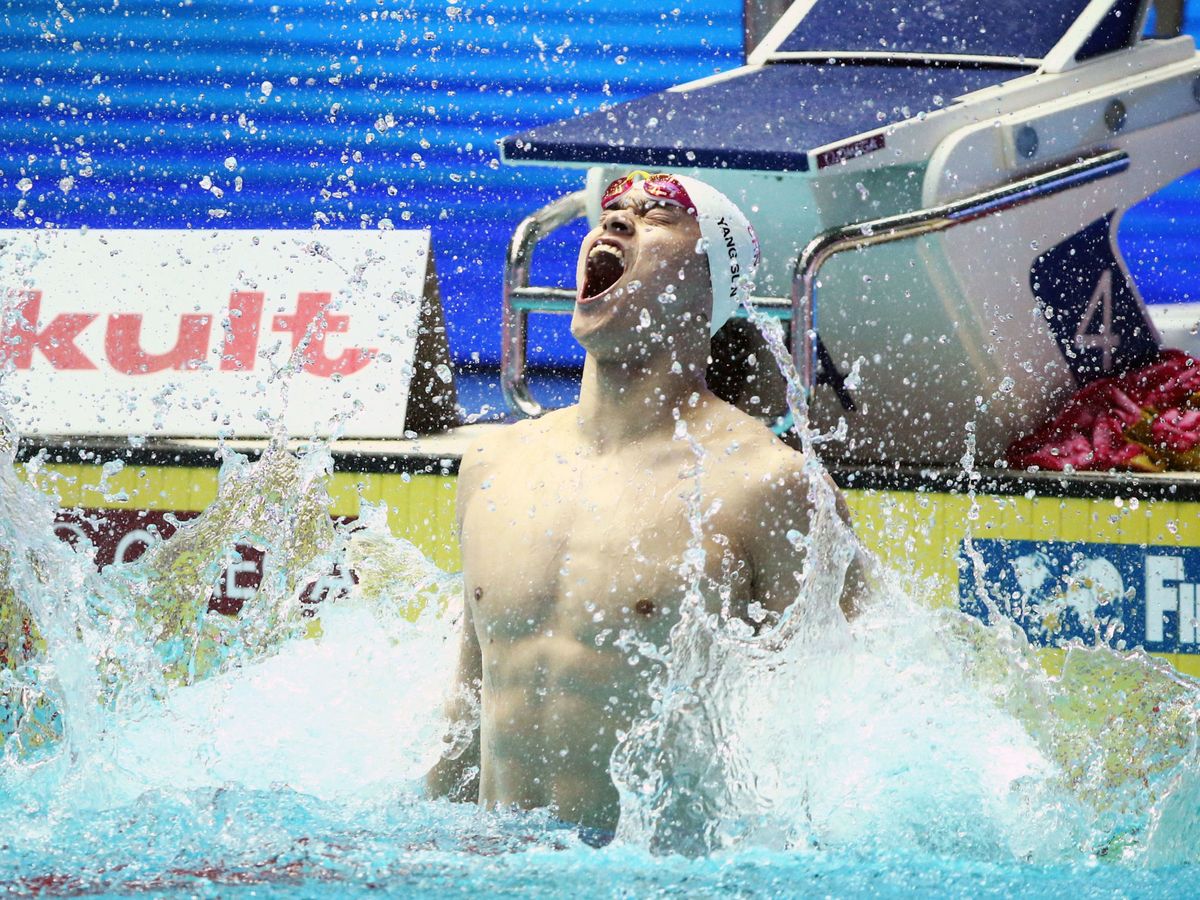 Foto: Sun Yang celebra una de sus últimas victorias, los 400 metros estilo libre, del pasado Mundial de Natación. (Reuters)