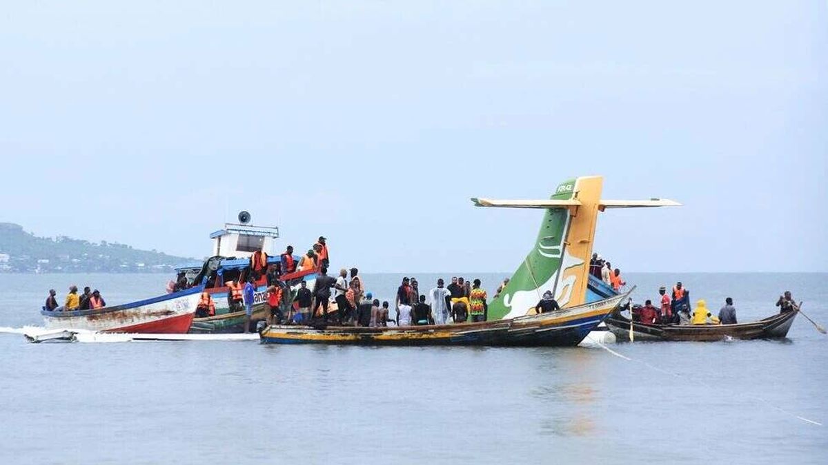 Al menos 19 muertos al estrellarse un avión de pasajeros en el lago Victoria