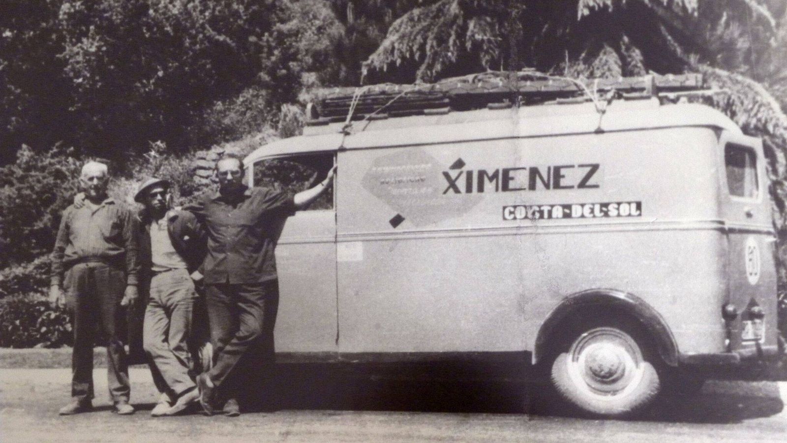 Foto: Francisco Jiménez, a la derecha, fundador de Ximénez, en una foto en los 60.
