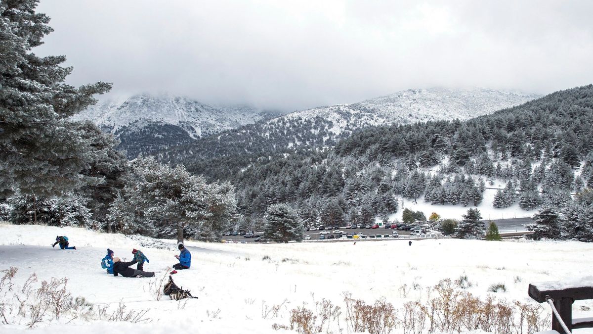 ¿Nieve en Madrid? "¡Subamos a la sierra!": por qué no es buen momento para ir a Navacerrada