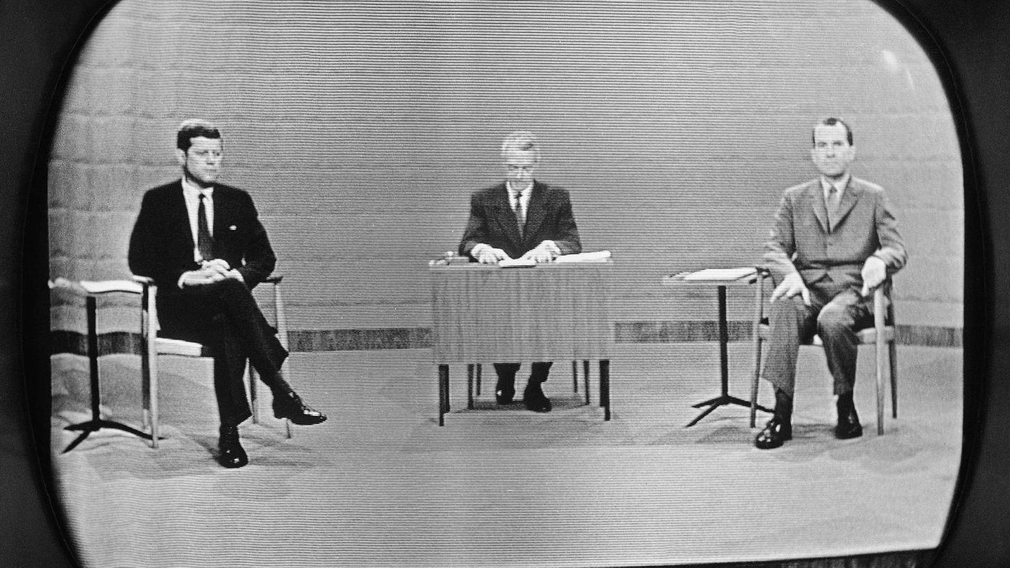 Debate televisado del candidato demócrata a la presidencia, John Fitzgerald Kennedy, y el republicano, Richard Nixon, en 1960. (Reuters)