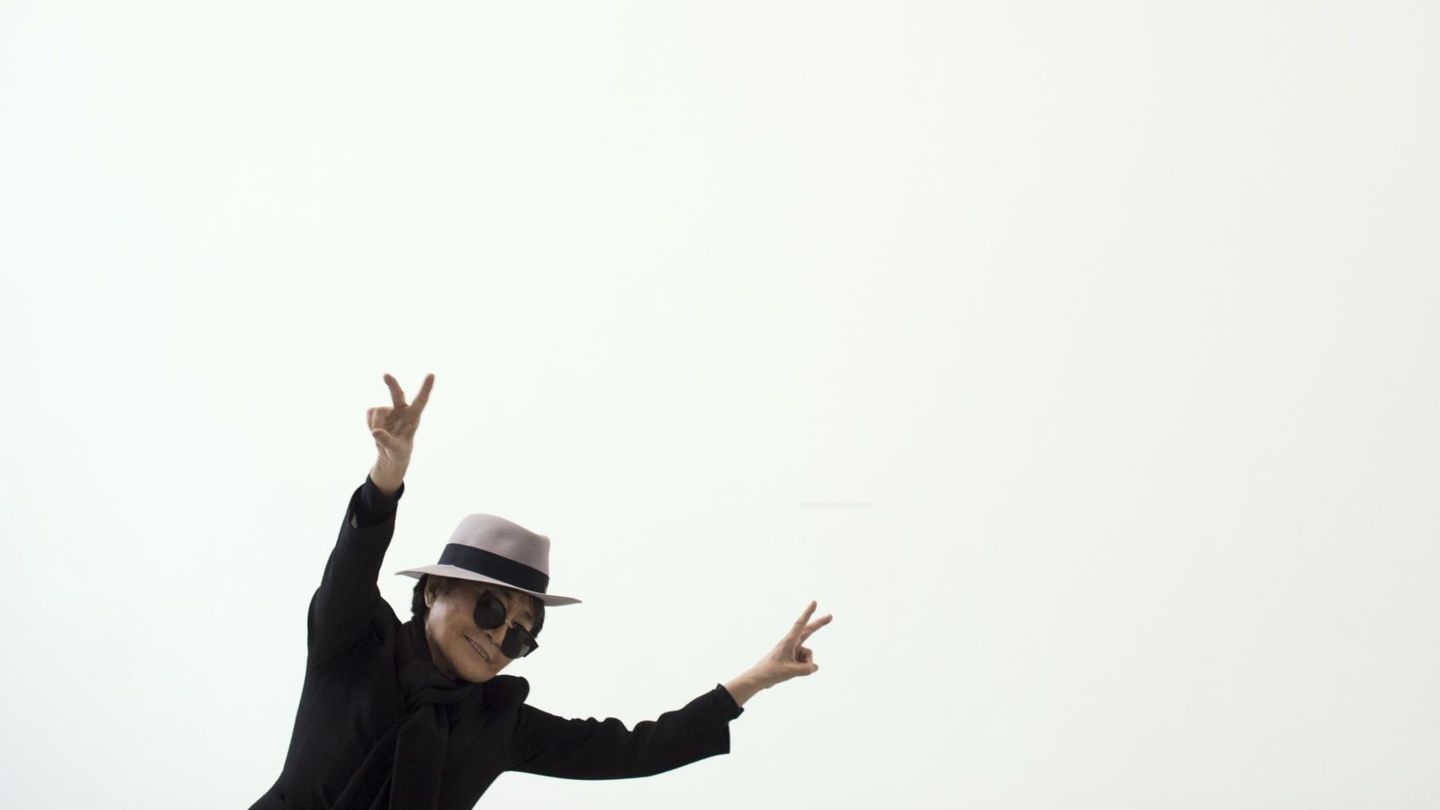 Yoko Ono pasándolo grande en el Guggenheim. (Reuters)