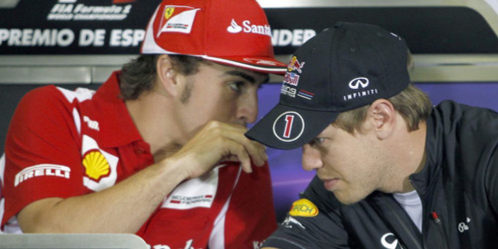 Foto: Alonso a Vettel: "Pero tú en Monza pasaste, pasaste...."