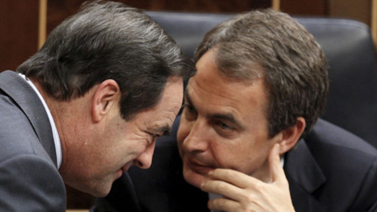 Zapatero y Bono acaparan los actos del 23-F y marginan a otros actores clave