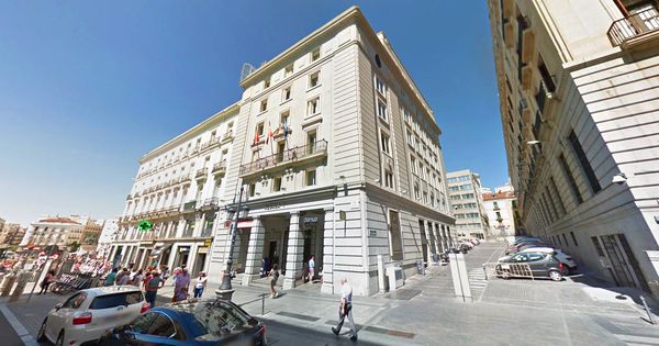 Foto: Local de Bankia en el número 1 de la calle Alcalá, junto a la Puerta del Sol. (Google Maps)