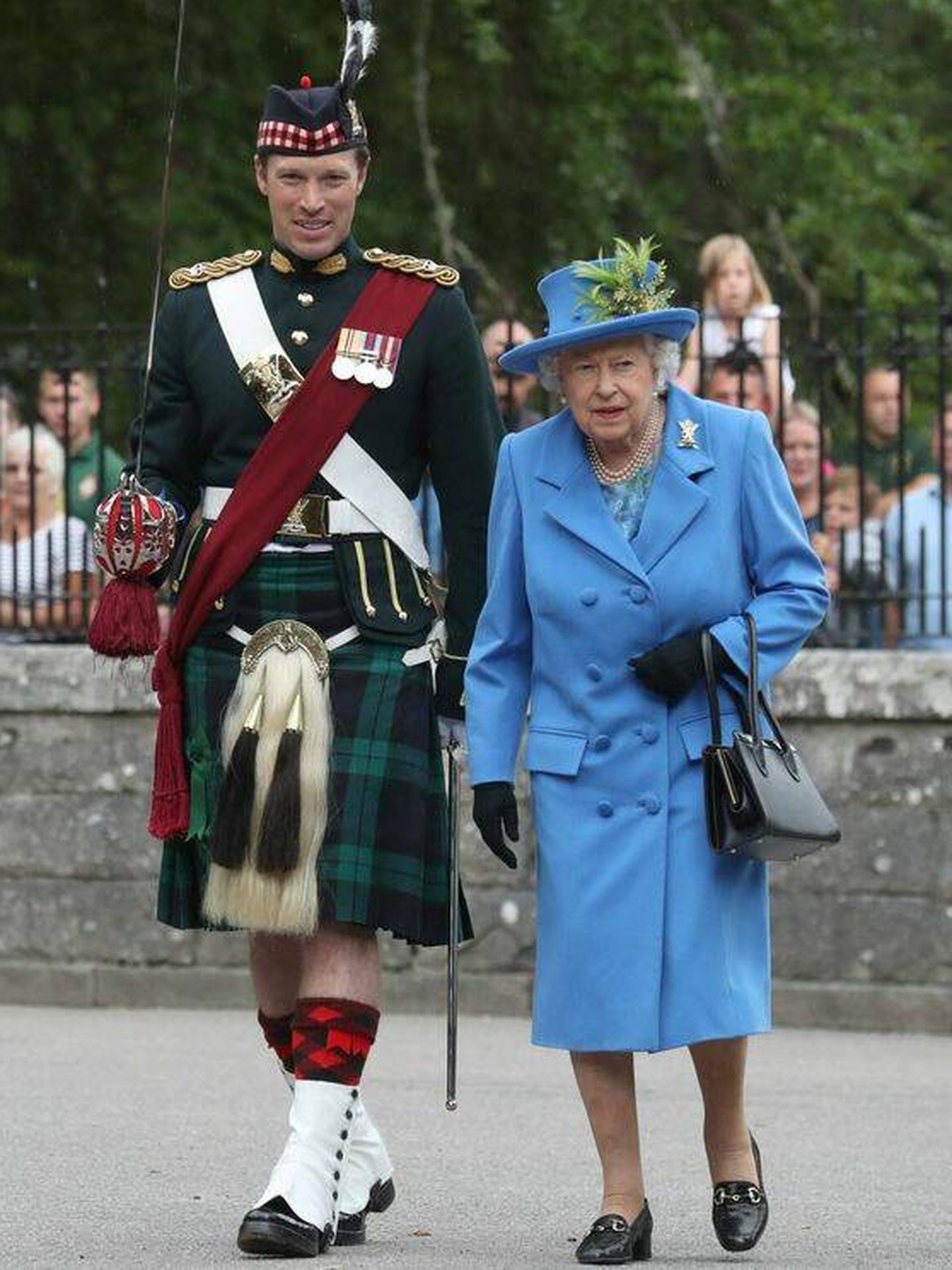  El Major Johnny, acompañando a la reina Isabel en 2018. (Cordon Press)
