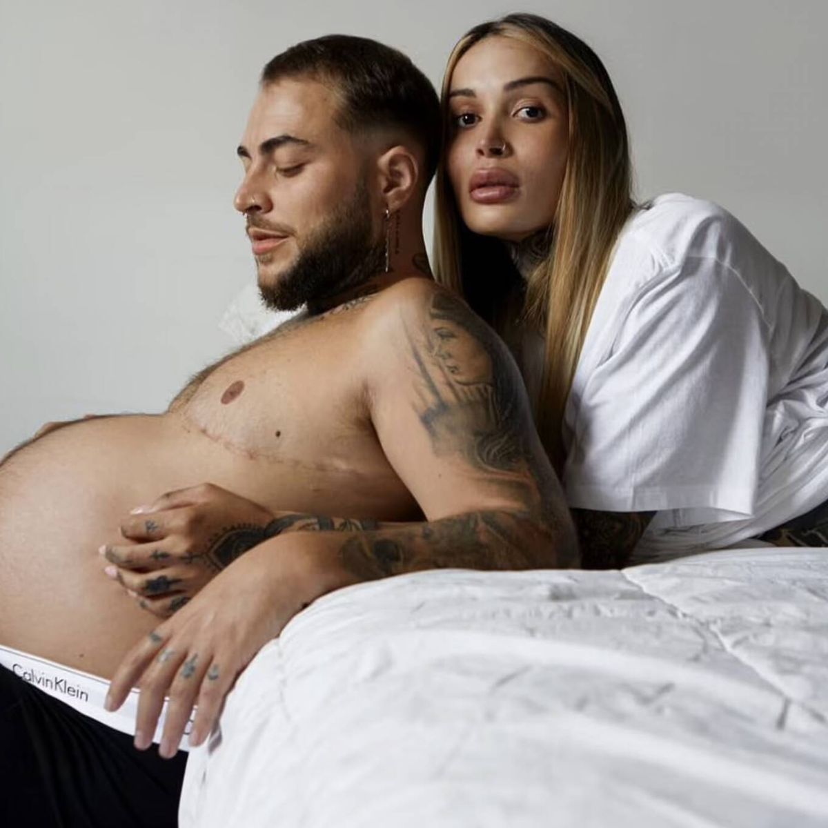 Calvin Klein revoluciona las redes al apostar por un modelo trans embarazado