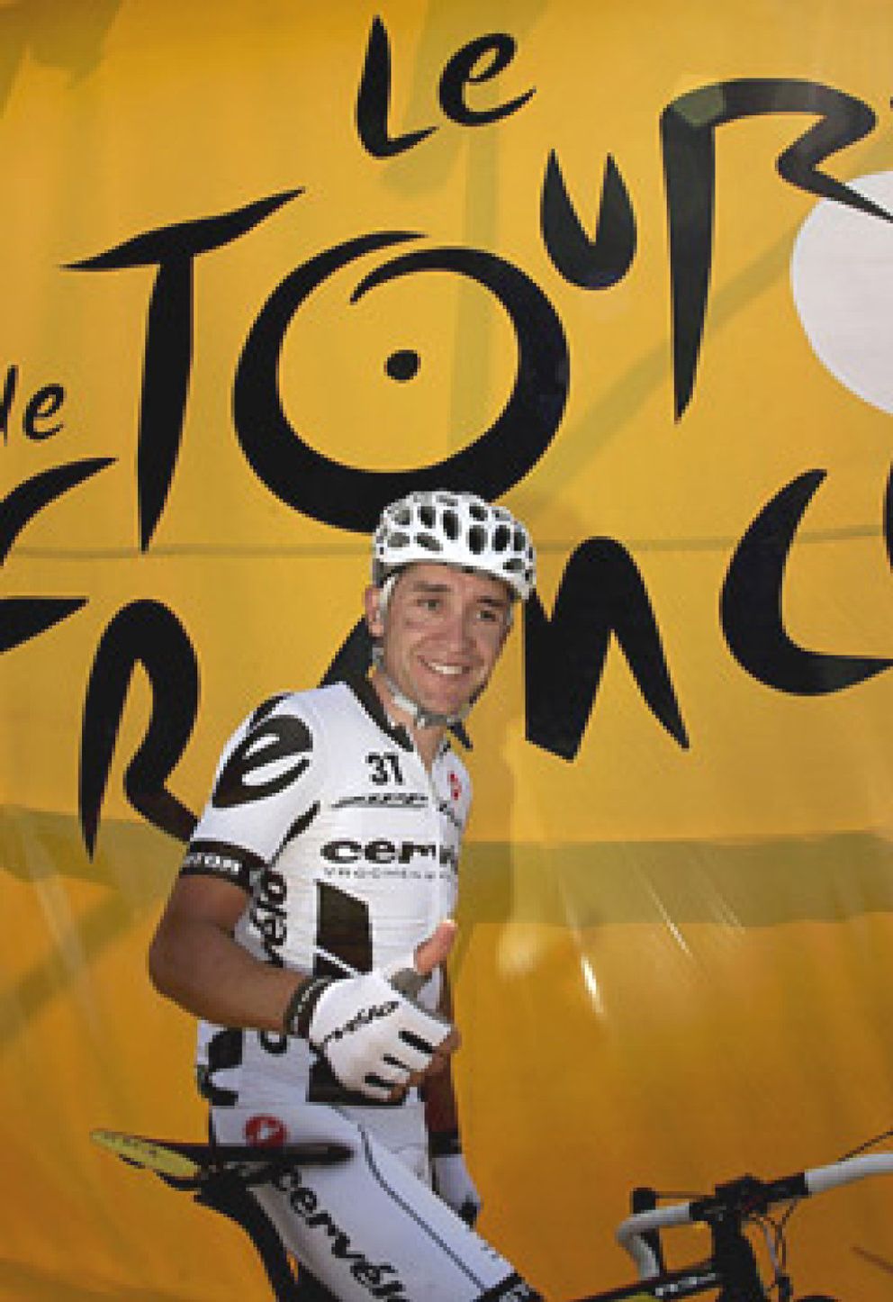 Foto: El pinganillo divide a los ciclistas españoles en el Tour
