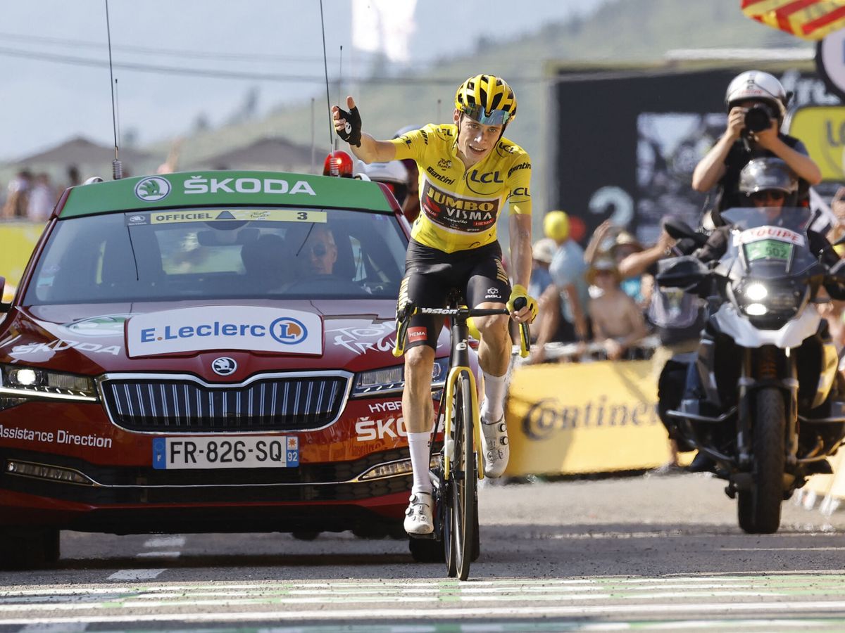 Foto: Jonas Vingegaard, celebrando la victoria de etapa en Hautacam. (REUTERS/Christian Hartmann)