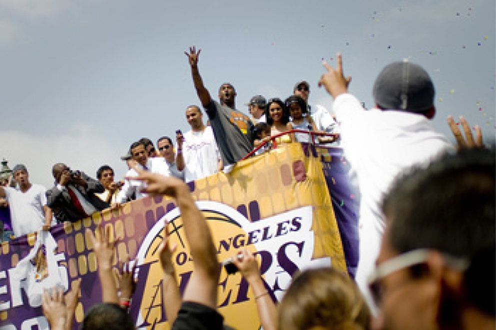 Foto: Los Ángeles se rinde a los Lakers de Gasol