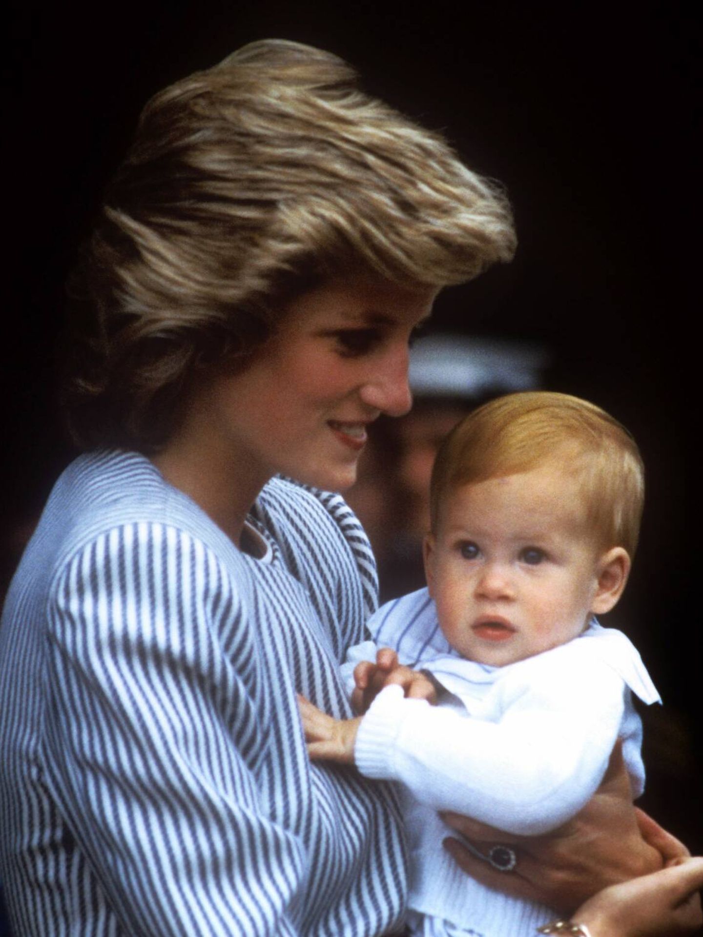 Diana de Gales y Harry, en 1985. (Cordon Press)