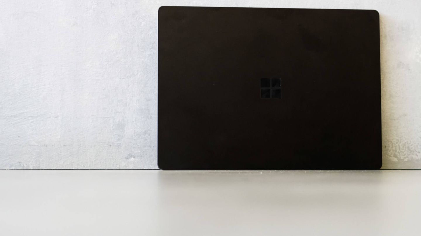 Exterior del modelo negro de la Surface 3 Laptop. (M. Mcloughlin)
