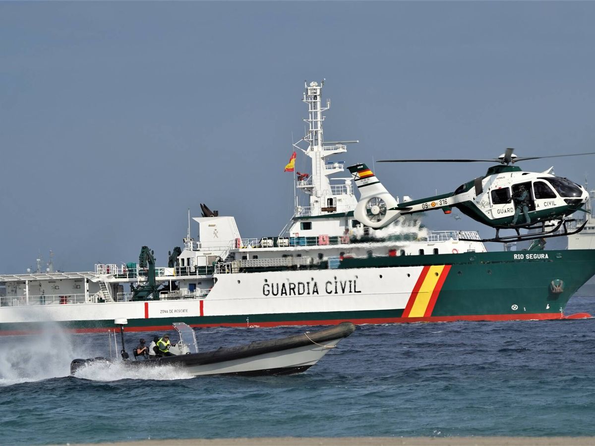 Foto: El buque 'Río Segura' de la Guardia Civil, en una imagen de archivo. (Ángel del Peso)