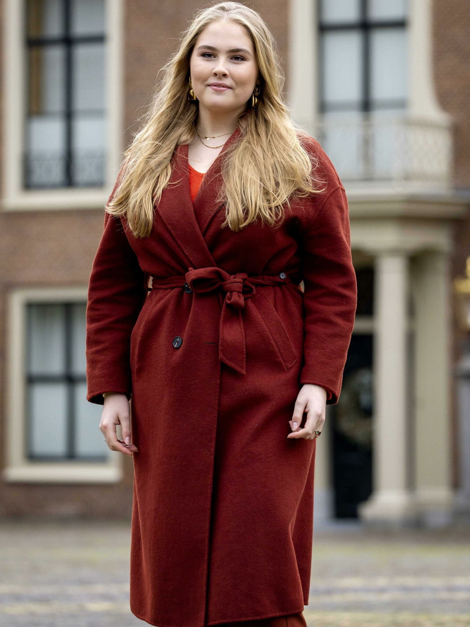 Amalia de Holanda en un posado en La Haya. (EFE)