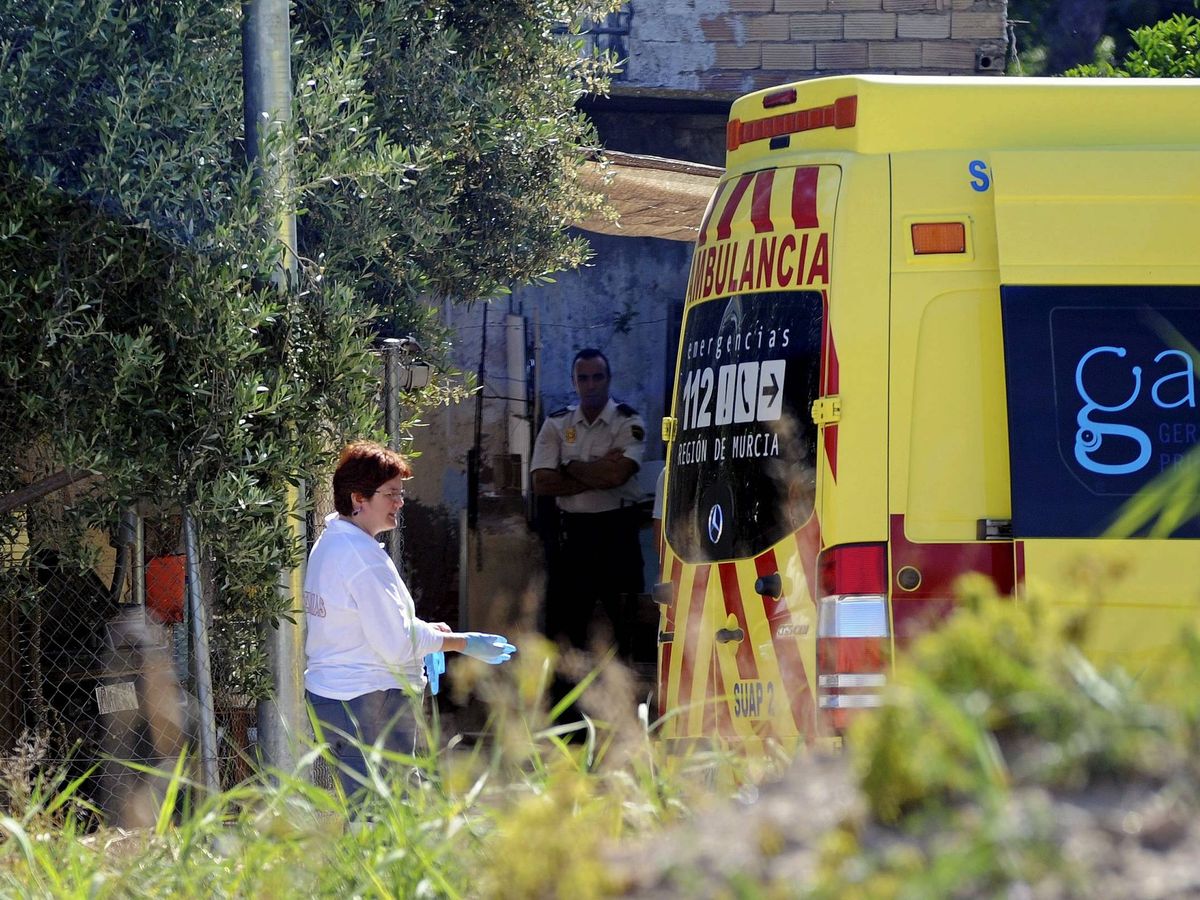 Foto: Imagen de archivo de una ambulancia del 112 Región de Murcia. (EFE)