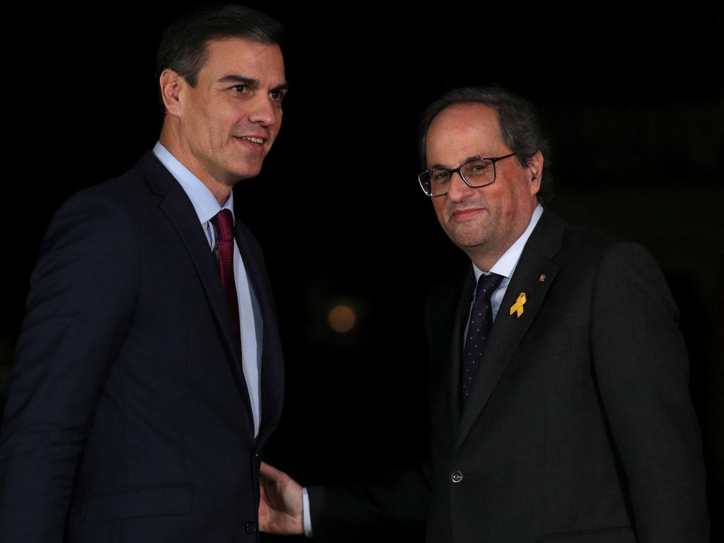Torra junto a Sánchez en el Palacio de Pedralbes en el presente diciembre. (Reuters)