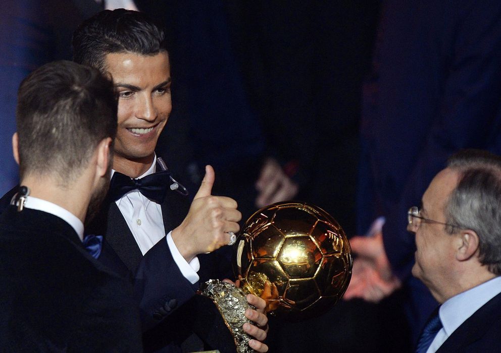 Foto: Cristiano saluda a Florentino Pérez, en la Gala del Balón de Oro (EFE)