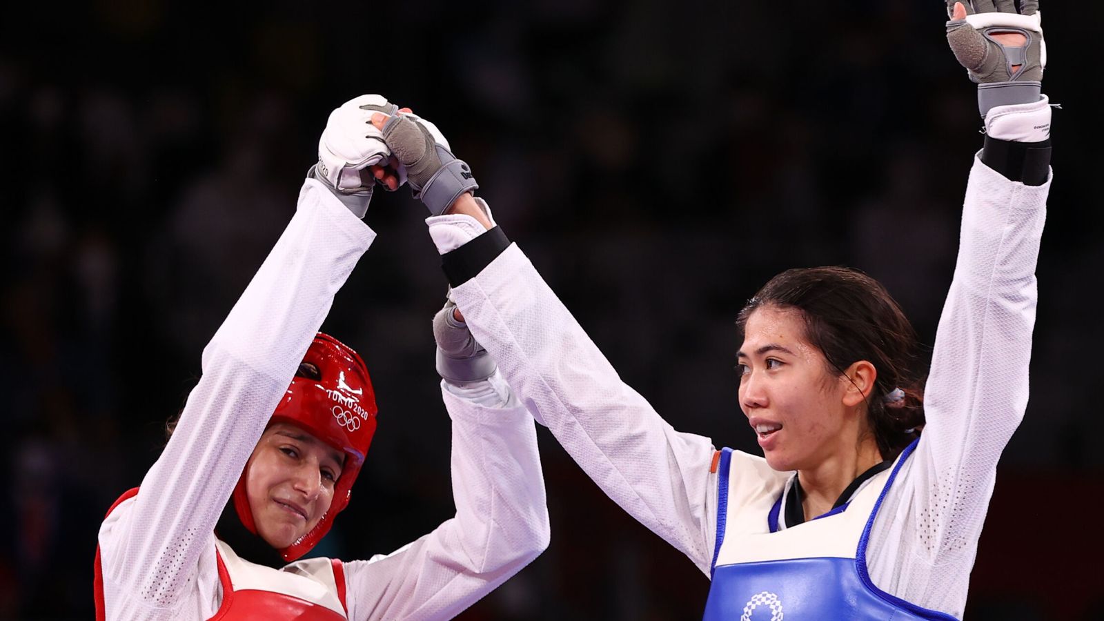 Adriana felicita a su rival tras la final. (Reuters)