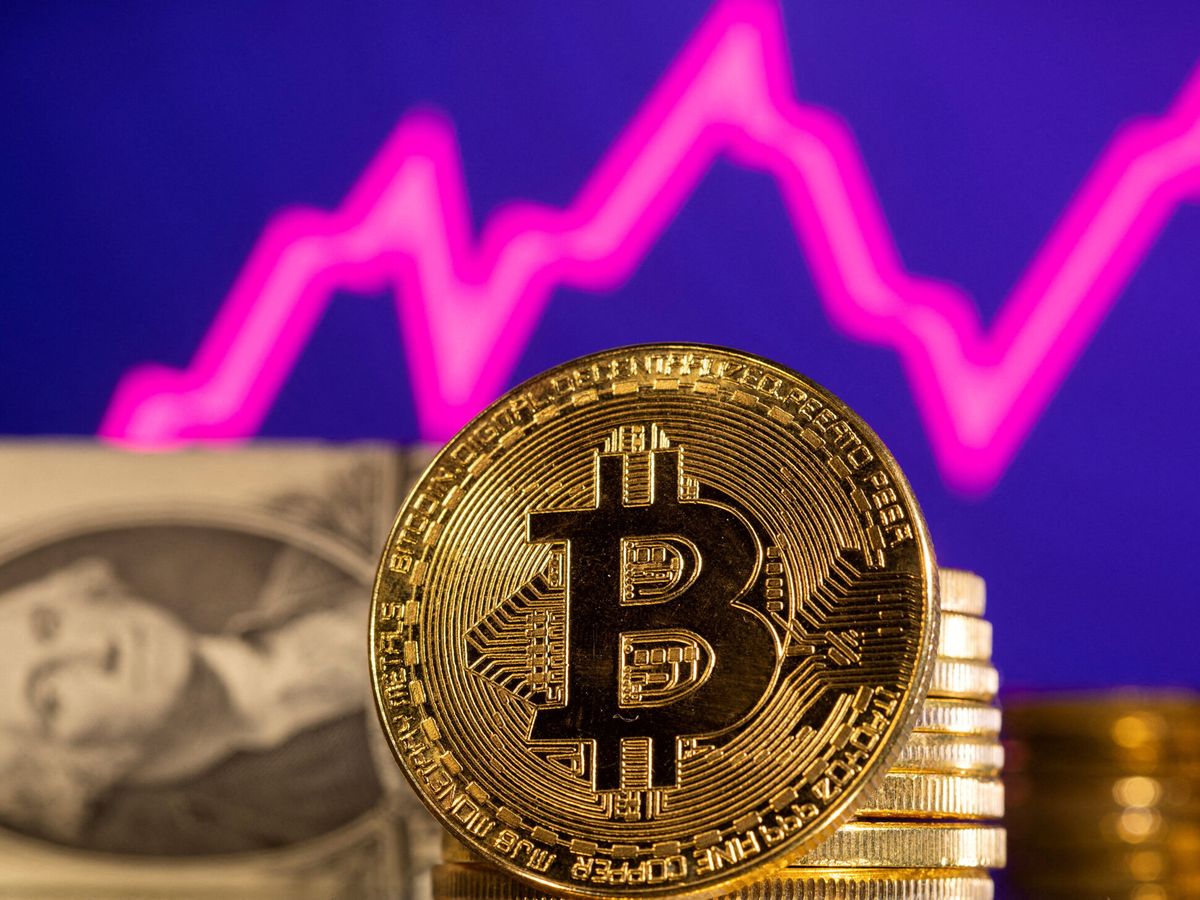 Foto: Ilustración del bitcoin. (Reuters/Dado Ruvic)