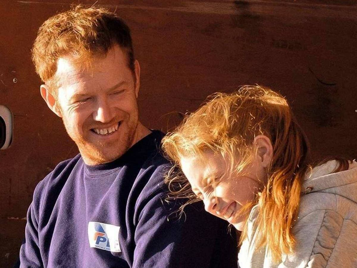 Foto: Ricky y Lisa sonríen en una secuencia de la película (RTVE)