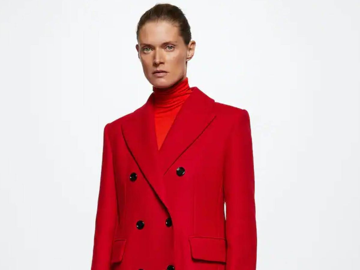 Foto: Amor a primera vista por este abrigo de Mango en color rojo. (Cortesía)