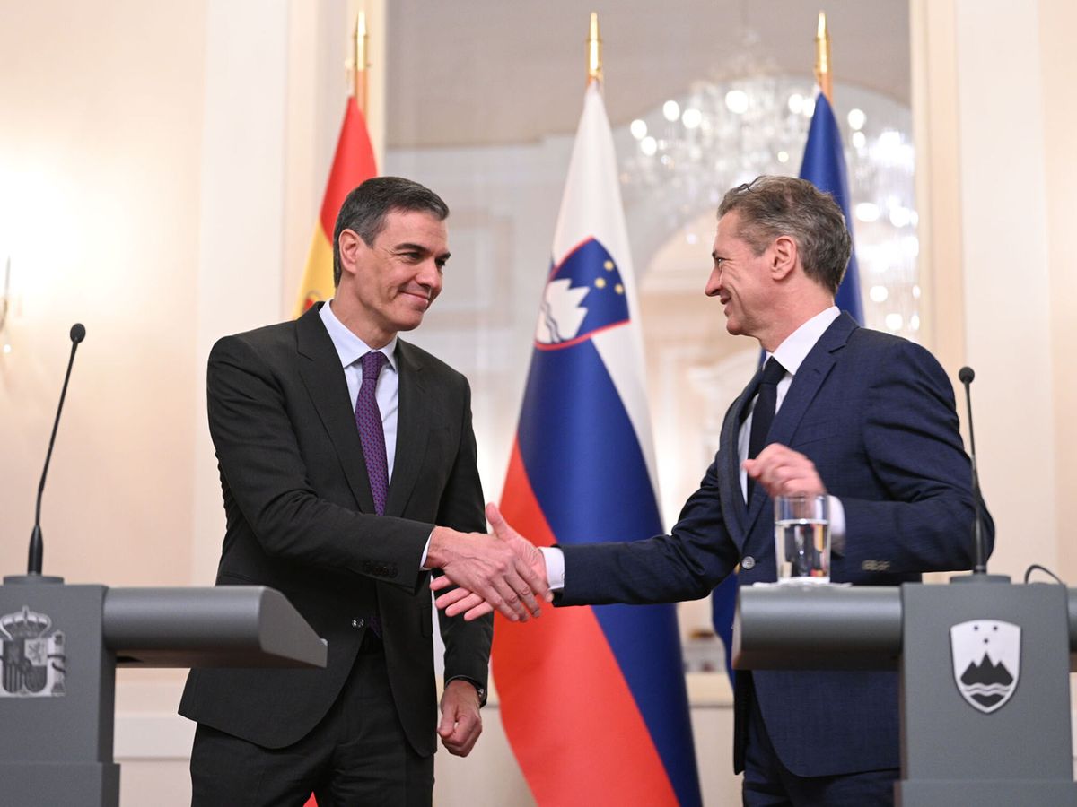 Foto: El presidente del Gobierno, Pedro Sánchez, este martes en Luibliana, con el primer ministro de Eslovenia, Robert Golob. (Moncloa) 