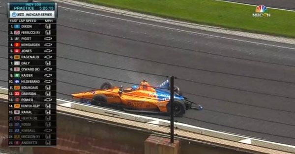 Foto: Así ha acabado Alonso con su McLaren en Indianápolis.
