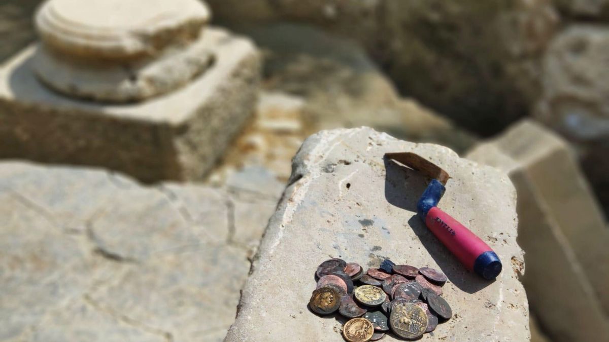 Descubren un tesoro con miles de monedas romanas en unas termas de Italia