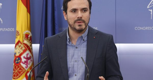 Foto: El portavoz parlamentario de Izquierda Unida, Alberto Garzón,durante una rueda de prensa en el Congreso. (EFE)