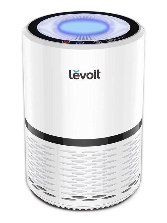 Purificador de aire con filtro HEPA de la marca Levoit. (Amazon)