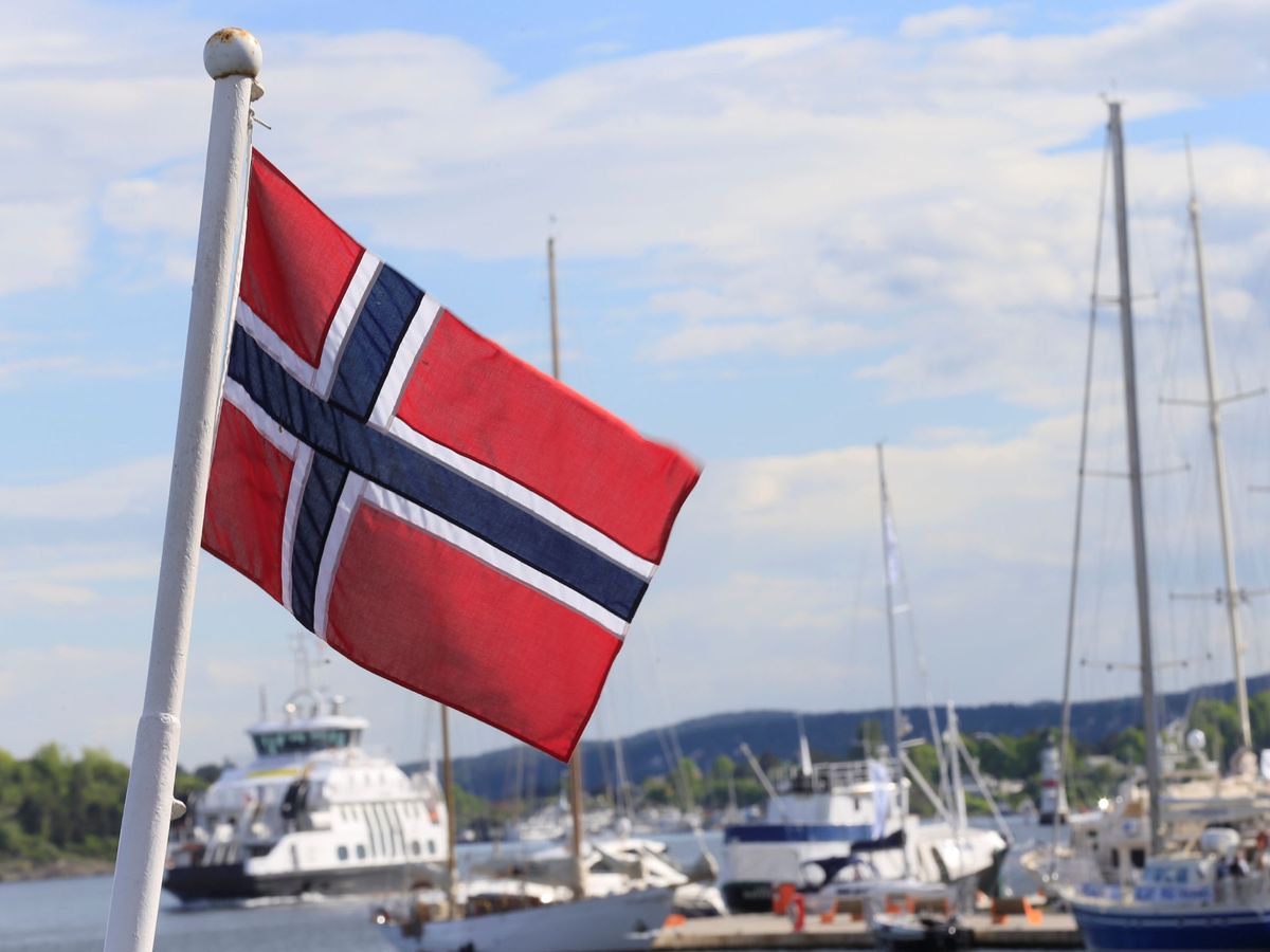 Foto: Bandera de Noruega en Oslo (Reuters)