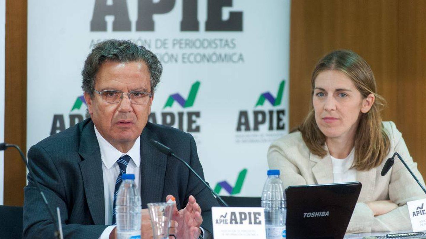 Javier Torres (i), presidente de Sareb, junto a Paula Conthe, presidenta del FROB. (APIE)