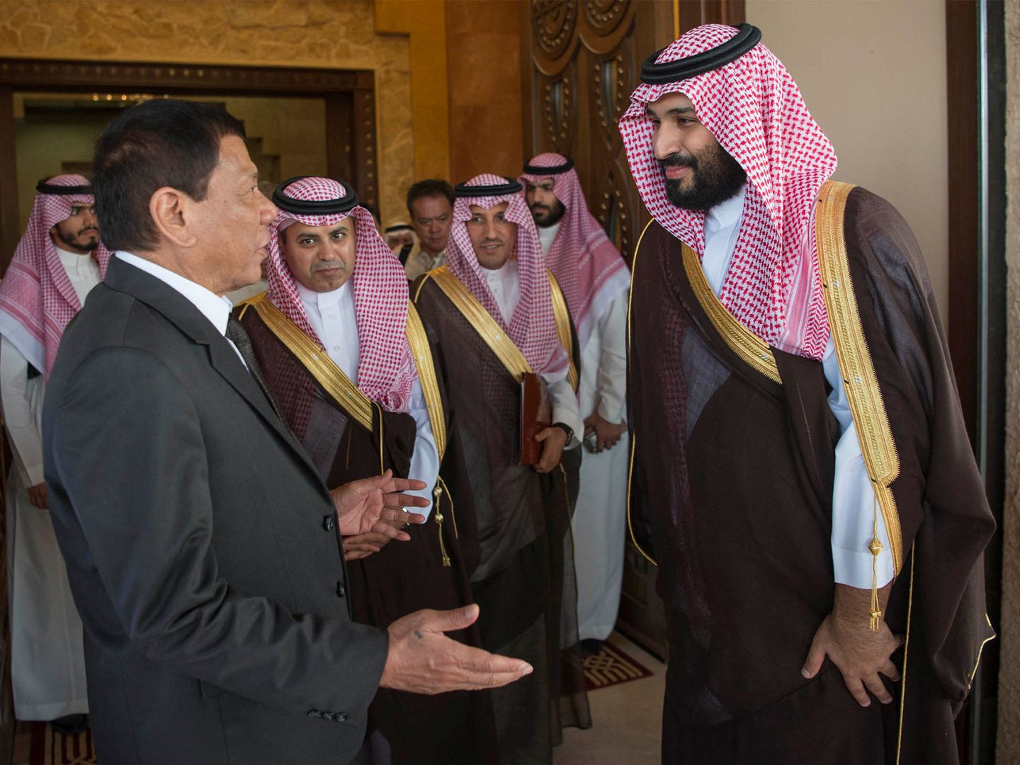 El príncipe heredero Mohamed Bin Salman y el presidente filipino Rodrigo Duterte. (Reuters)