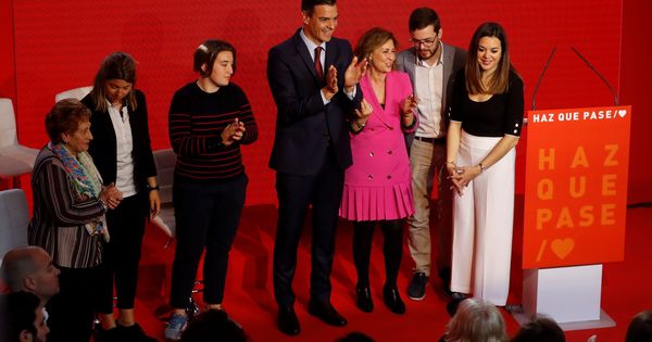 Foto: El presidente del Gobierno y secretario general del PSOE, Pedro Sánchez (c), al terminar su intervención en la presentación de la campaña electoral de los socialistas. (EFE)