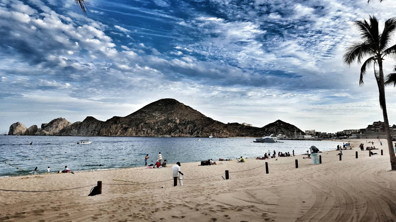 Playa El Medano en Los Cabos. (Cristo Vlahos/Wikimedia Commons)