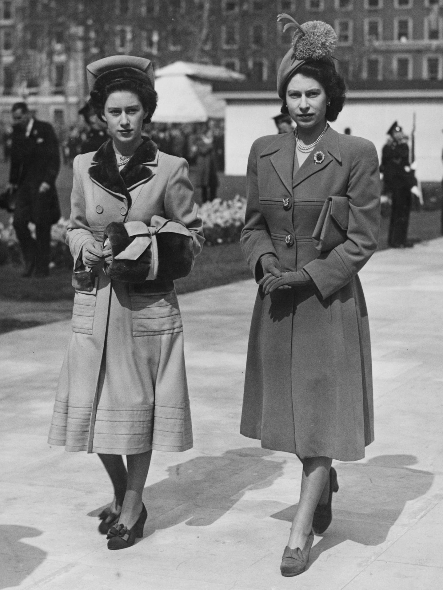 Isabel II y la princesa Margarita, en una imagen de archivo. (Getty)