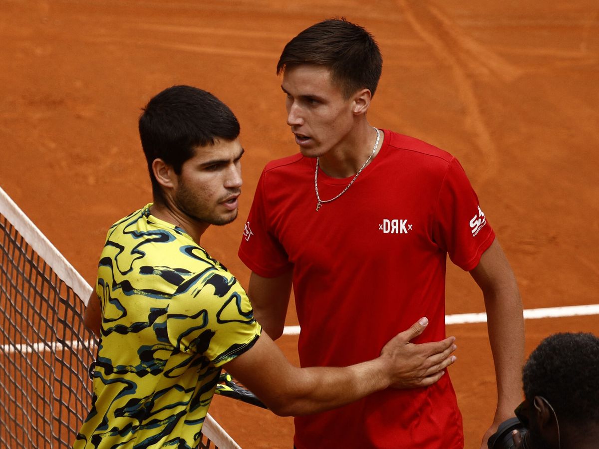 Foto: Fabian Marozsan y Carlos Alcaraz, en el ATP de Roma 2023 (REUTERS/Guglielmo Mangiapane).