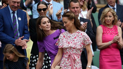 Pippa Middleton, junto a su hermana: bolso de 530 euros y maxivestido floral de 454 euros