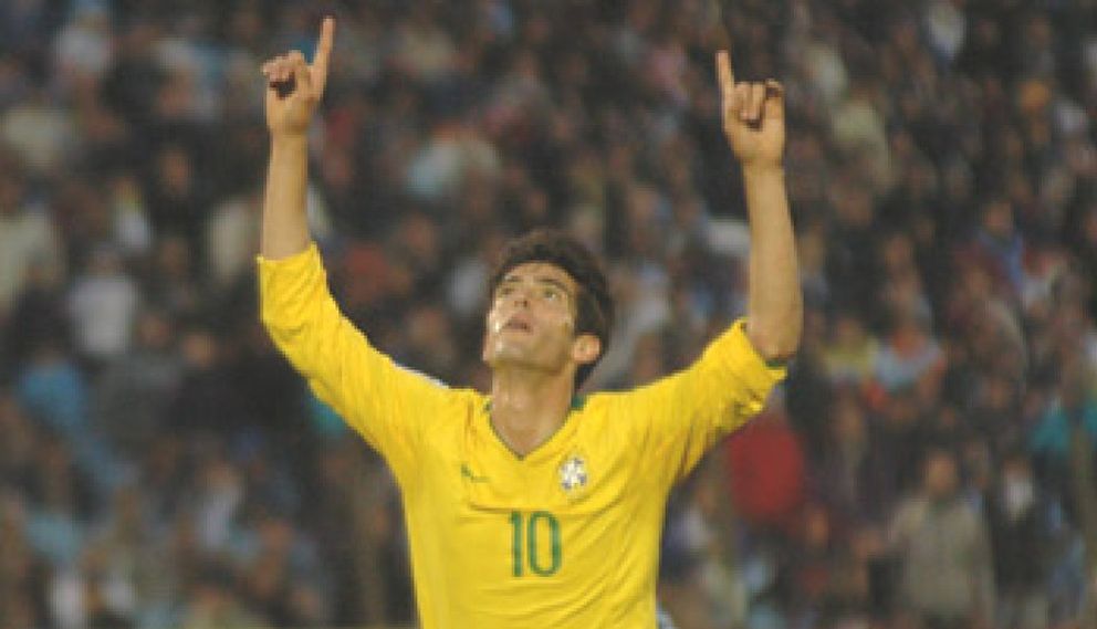 Foto: El médico del Madrid viaja a Brasil para hacer el reconocimiento a Kaká