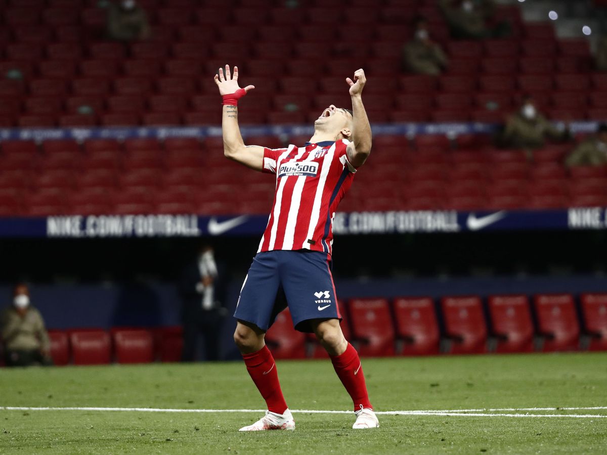 Foto: Luis Suárez falla una ocasión clara de gol ante la Real Sociedad y se desespera. (Reuters)