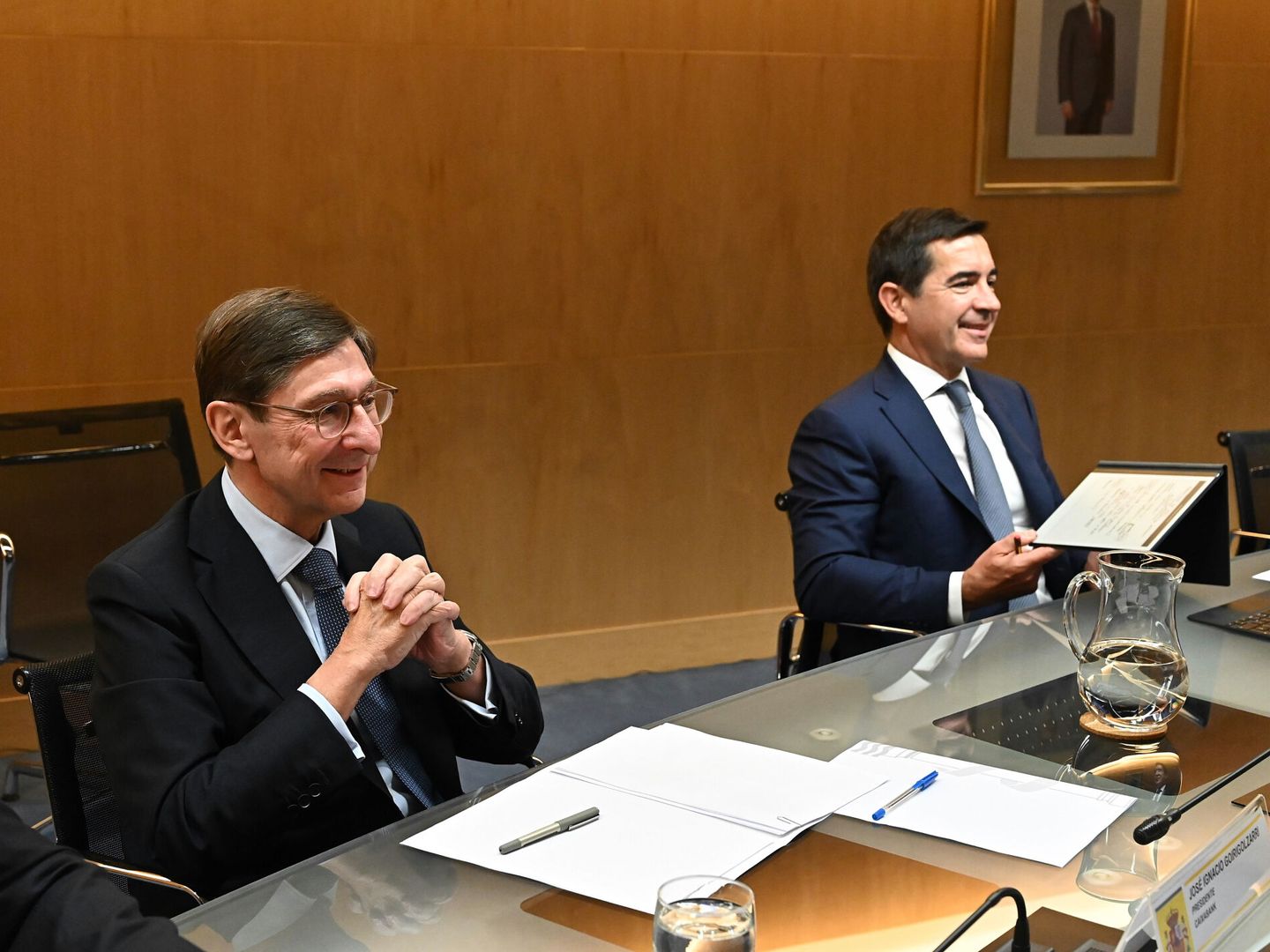 El presidente de CaixaBank, José Ignacio Goirigolzarri (i), y el de BBVA, Carlos Torres Vila (d). (EFE/Fernando Villar)