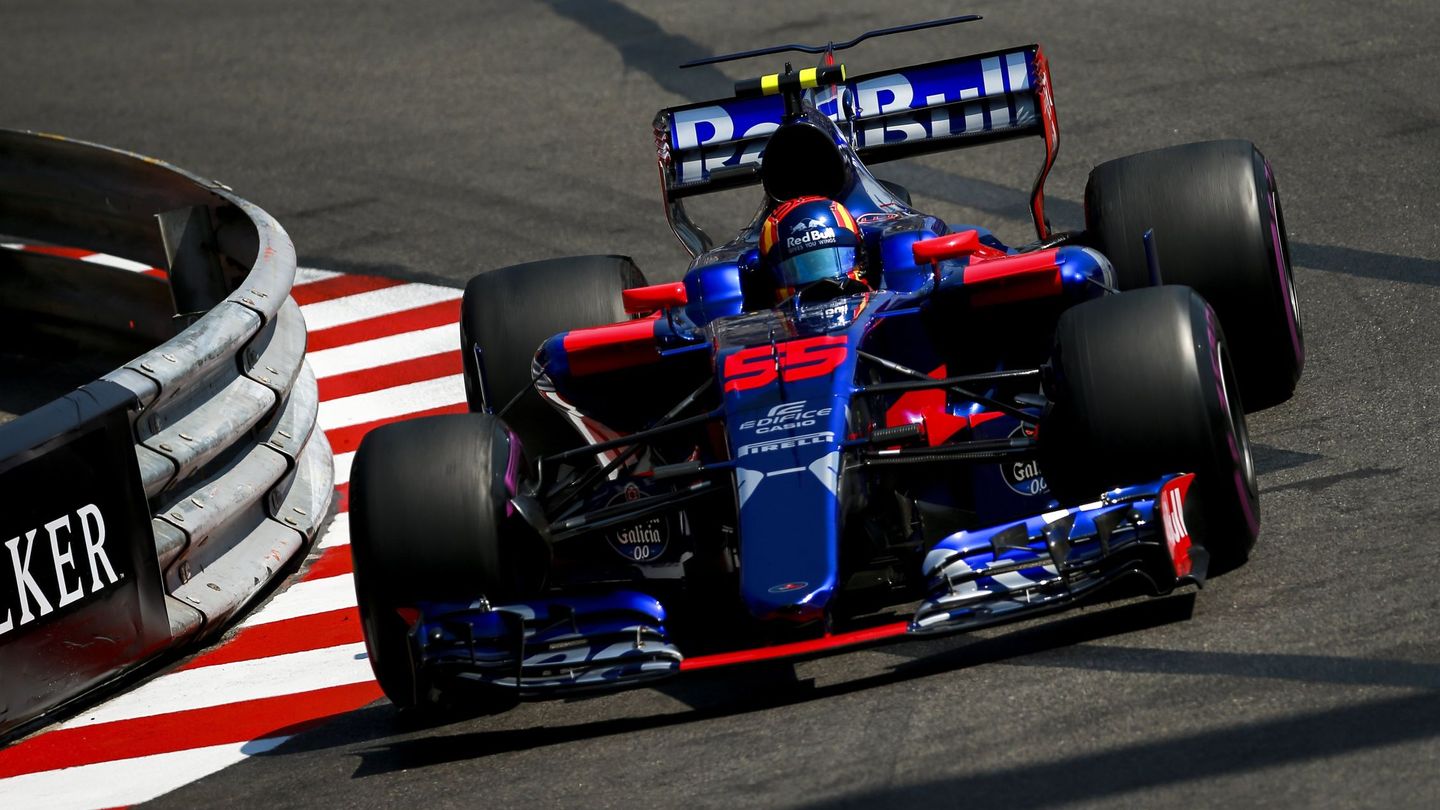 Sainz conduce el Toro Rosso de 2016 por las calles de El Principado de Mónaco