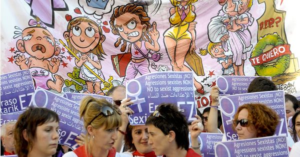 Foto: Protesta por una agresión sexual durante las fiestas de San Fermín. (EFE)