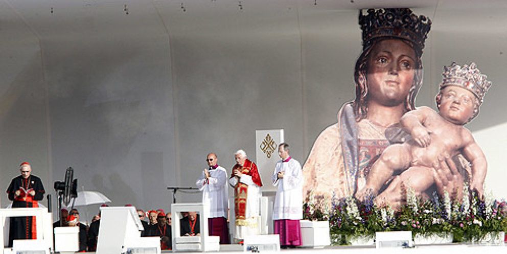 Foto: El Papa pide a los jóvenes en el Vía Crucis que no pasen de largo ante el dolor