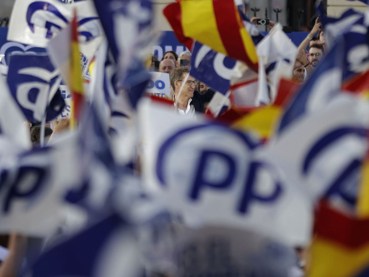 Foto: El líder del PP, Alberto Núñez Feijóo, en el cierre de campaña del 23-J, en A Coruña. (EFE/Cabalar)