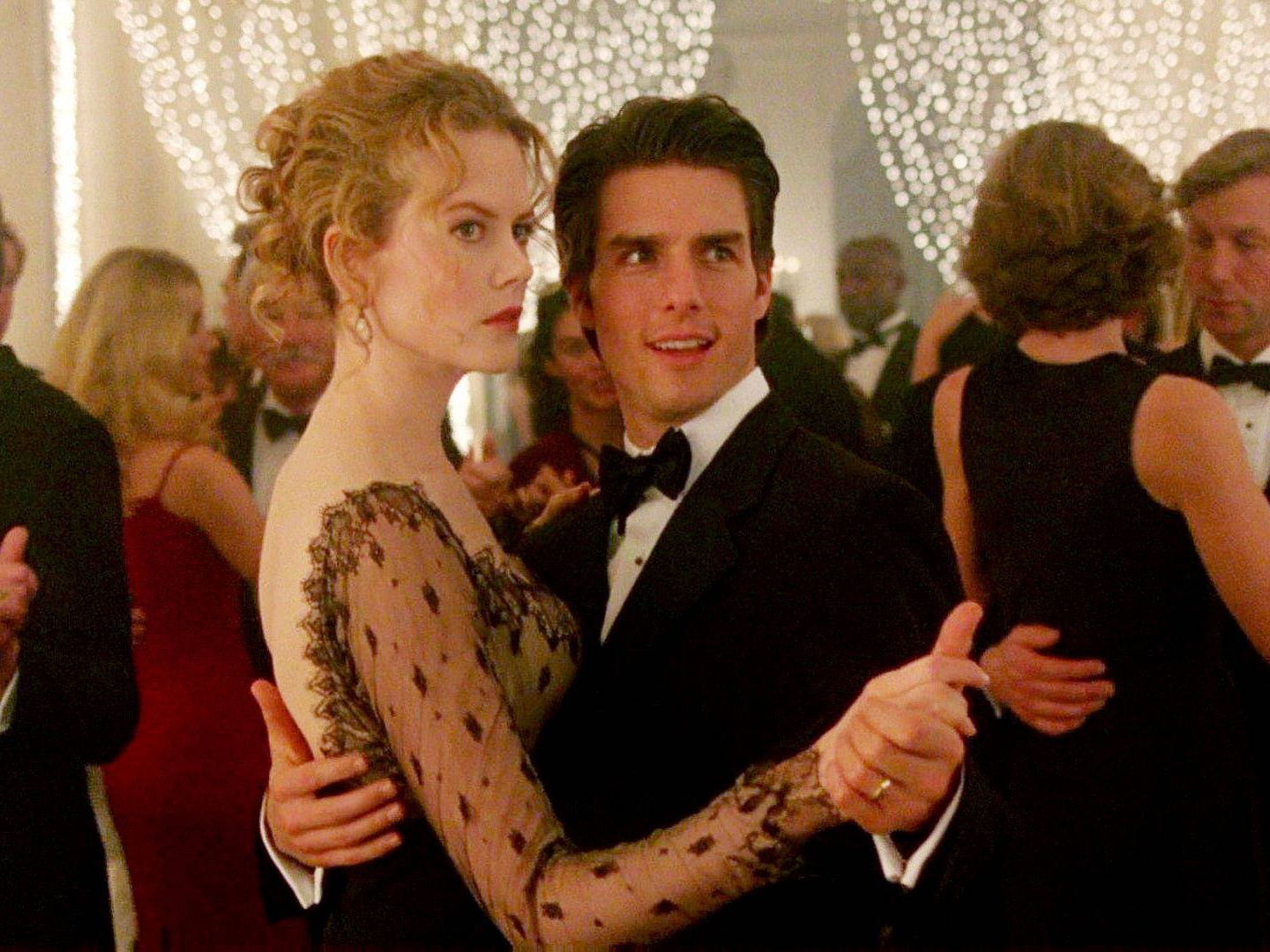 Tom Cruise y Nicole Kidman, en un fotograma de la película 'Eyes wide shut'.