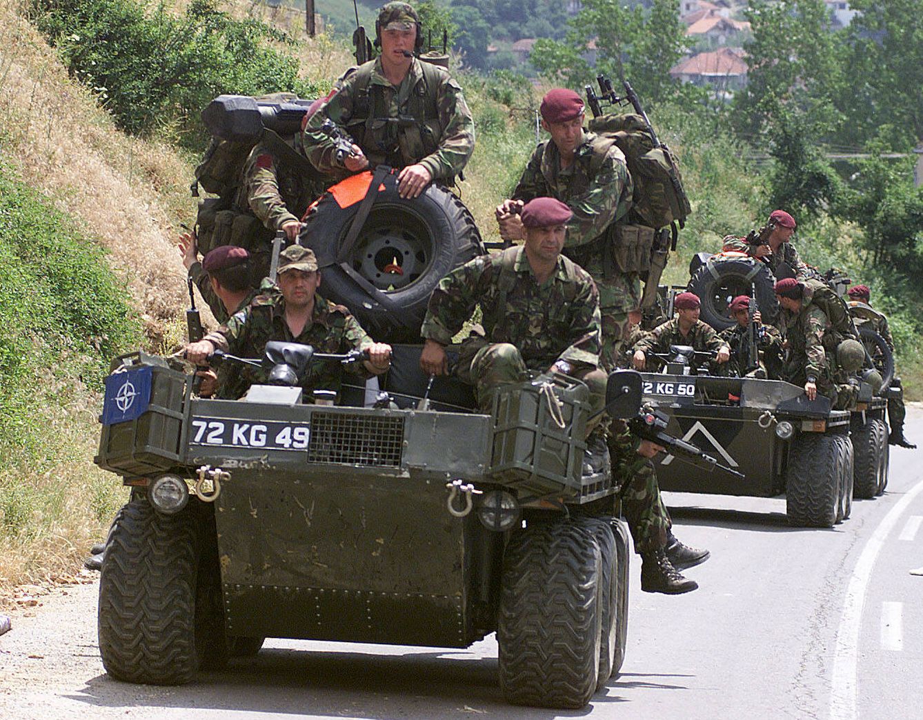 Paracaidistas británicos en Kosovo a bordo de vehículos Supacat ATMP. (Ministerio de Defensa del Reino Unido)