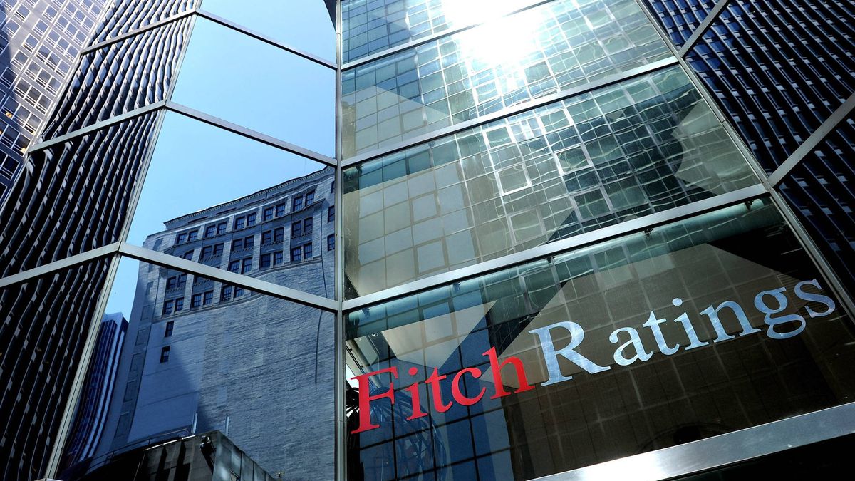 Fitch mejora el 'rating' de la deuda avalada por el estado de siete bancos españoles