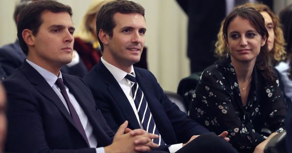 Foto: El presidente de Ciudadanos, Albert Rivera, junto al nuevo líder del PP, Pablo Casado. (EFE)